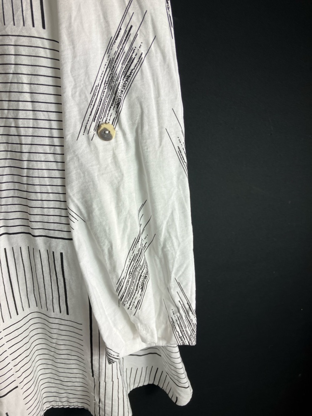 NorthStyle White Tunic with Black Abstract Linear and Dot Print - Picture 6 of 11